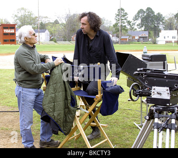 PRODUCTION TOURNAGE (ALT) EMPLACEMENT (ALT) derrière la scène (ALT) SUR LE PLATEAU (ALT) O/S 'BIG FISH' (2003) AVEC RICHARD D. ZANUCK (PRO), Banque D'Images