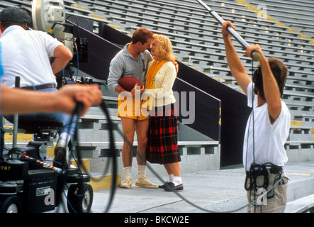 PRODUCTION TOURNAGE (ALT) EMPLACEMENT (ALT) derrière la scène (ALT) SUR LE PLATEAU (ALT) O/S "EVERYBODY'S ALL-AMERICAN" (quand j'en automne Banque D'Images