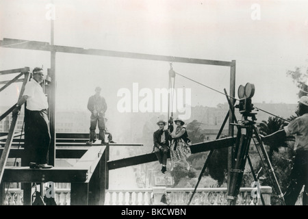 PRODUCTION TOURNAGE (ALT) EMPLACEMENT (ALT) derrière la scène (ALT) SUR LE PLATEAU (ALT) O/S 'jamais affaiblir' (1921) AVEC HAROLD LLOYD, Banque D'Images