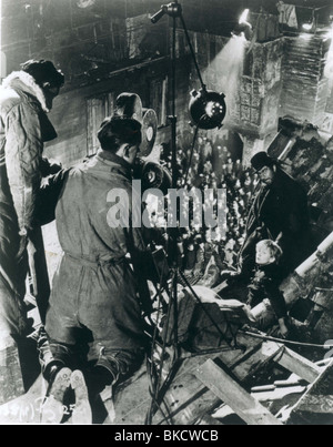 PRODUCTION TOURNAGE (ALT) EMPLACEMENT (ALT) derrière la scène (ALT) SUR LE PLATEAU (ALT) O/S 'Oliver Twist' (1948) AVEC DAVID LEAN (DIR), Banque D'Images