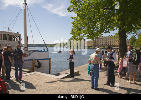 Navire à vapeur Prins Carl Philip à l'embarcadère du château royal de Drottningholm Palace Stockholm Suède Banque D'Images