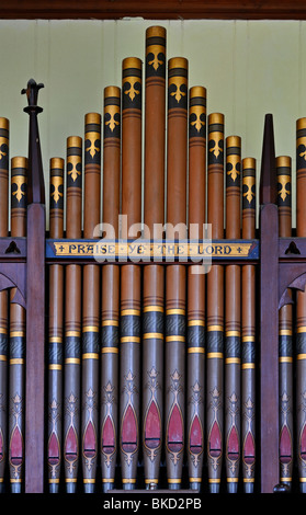 Tuyaux d'orgue (détail). Église de Saint Thomas, Armoy, Cumbria, Angleterre, Royaume-Uni, Europe. Banque D'Images
