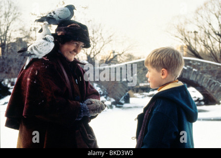 HOME ALONE 2 : LOST IN NEW YORK (1992) BRENDA FRICKER, Macaulay Culkin HM2 048 H Banque D'Images