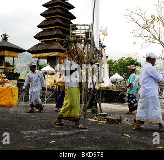 Festival , galungan bali ,cérémonie majeure Pura Sabakabian Bebetin,, près de Lovina au nord de bali , Indonésie , Banque D'Images