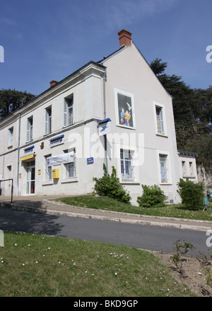 L'extérieur du bureau de poste français Rochecorbon, France Avril 2010 Banque D'Images