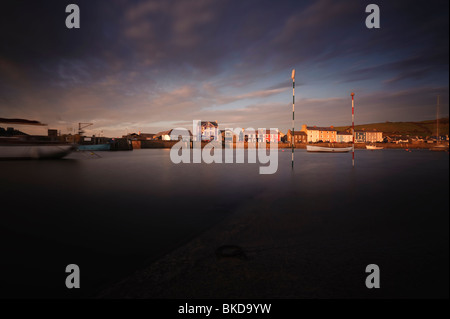 Crépuscule du soir, le port d''Aberaeron, capitaine du port, l'hôtel quay Ceredigion, pays de Galles, Royaume-Uni Banque D'Images