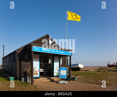 Poisson frais d'Aldeburgh, société concessionnaire du poisson sur la hutte de plage à Aldeburgh, Suffolk, UK Banque D'Images