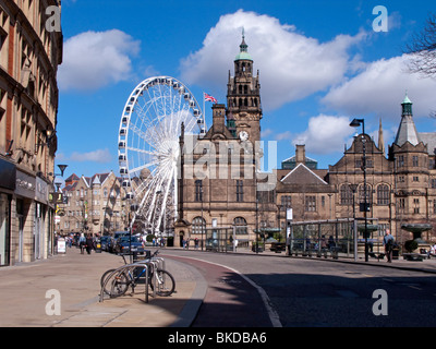 Hôtel de ville de Sheffield et grande roue Banque D'Images