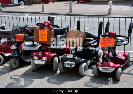 Les scooters de mobilité pour la vente, l'Arcade, Bognor Regis, West Sussex, Angleterre, Royaume-Uni Banque D'Images