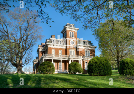 Hôtel particulier de Glenmore. Une maison victorienne sur une belle journée d'été à Jefferson City, Missouri, USA.. Photo par Darrell Young. Banque D'Images