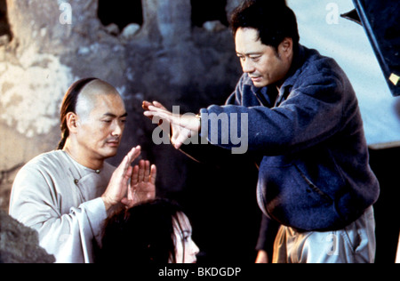 ANG LEE (DIR) O/S 'Tigre et dragon' (2000) AVEC Chow Yun Fat GLEE 020 Banque D'Images