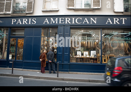 Shopping à deux fenêtres, boutique de cadrage d'images dans le quartier latin, « Paris American Art », à l'extérieur de l'ancienne boutique française (boutique CLO-sed) Banque D'Images
