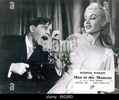 L'HOMME DU MOMENT (1954) NORMAN SAGESSE, BELINDA LEE PAPASOV 003L Banque D'Images