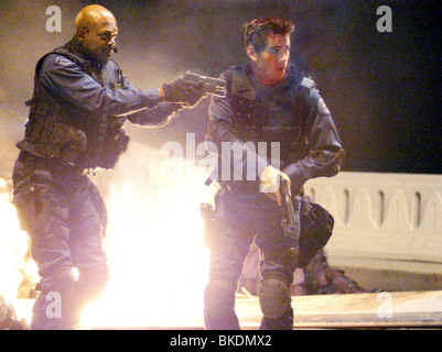 Le S.W.A.T. (2003) SWAT (ALT) SAMUEL L JACKSON, Colin Farrell AFASI 001-SWE Banque D'Images