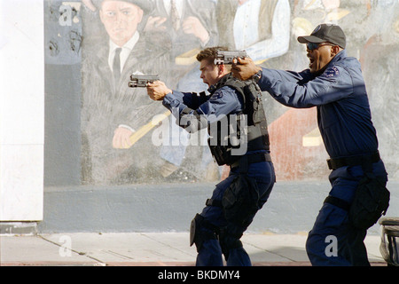 Le S.W.A.T. (2003) SWAT (ALT) Colin Farrell, SAMUEL L JACKSON AFASI 001-SWO Banque D'Images