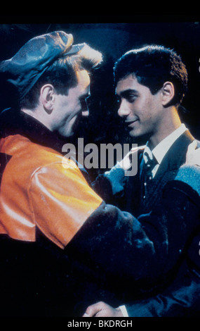 MY BEAUTIFUL LAUNDRETTE (1985) DANIEL DAY-LEWIS, GORDON WARNECKE MBL 013 Banque D'Images