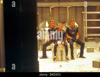 OCEAN'S 11 (2002) OCEAN'S ELEVEN (ALT) Matt Damon, SHAOBO QIN, GEORGE CLOONEY OC11 029 Banque D'Images