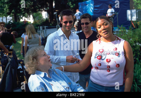 QUEEN LATIFAH O/S 'BRINGING DOWN THE HOUSE" (2003) AVEC BETTY WHITE QLAT 001-29 Banque D'Images