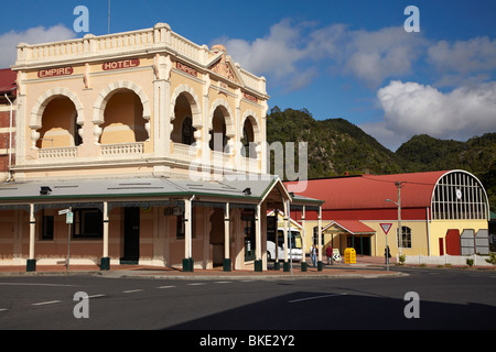 Empire Hotel, historique et de la gare, Queenstown, dans l'ouest de la Tasmanie, Australie Banque D'Images