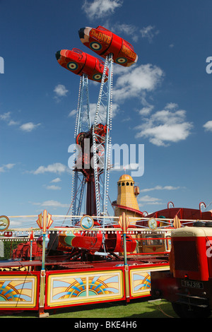 Expositions traditionnels colorés ride, à Vapeur des charretiers juste. Banque D'Images