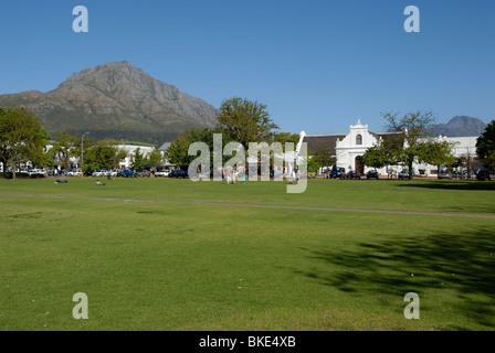 Parc en face de l'église de la Mission rhénane à Stellenbosch Winelands, Province de Western Cape, Afrique du Sud Banque D'Images