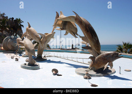 Belle fontaine du Dauphin en face de l'eau à Mazatlan, Sinaloa, Mexique Banque D'Images