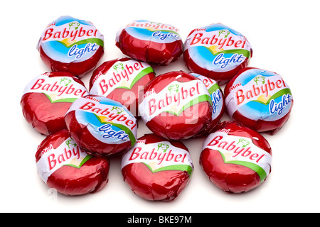 Tas de Mini Babybel 120 g fromage naturel d'origine et de la lumière. parties Banque D'Images