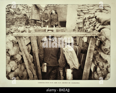 La PREMIÈRE GUERRE MONDIALE soldats belges dans la tranchée prise en charge avec UN-images à Kaaskerke en Flandre occidentale, pendant la Première Guerre mondiale, la Belgique Banque D'Images