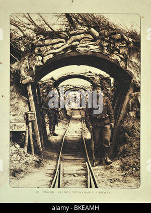 Les soldats de la PREMIÈRE GUERRE MONDIALE belge en tranchée couverte à Diksmuide / Dixmude en Flandre occidentale pendant la Première Guerre mondiale, la Belgique Banque D'Images