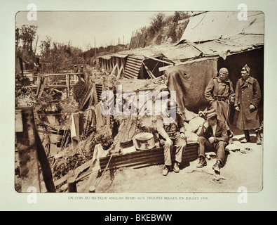 La PREMIÈRE GUERRE MONDIALE soldats belges au repos en tranchée au secteur anglais en Flandre occidentale, pendant la Première Guerre mondiale, la Belgique Banque D'Images