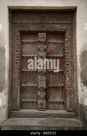 Porte Swahili - Stonetown, Zanzibar, Tanzanie. Banque D'Images