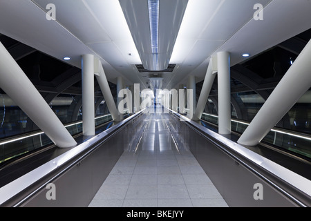 L'élégante allée en 2010 a ouvert la borne 3 de l'Aéroport International de Dubai, Dubaï, Émirats arabes unis, Émirats Arabes Unis Banque D'Images