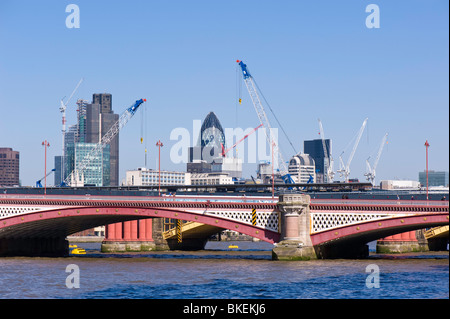 Blackfriers Pont sur la rivière Thames, London, Royaume-Uni Banque D'Images