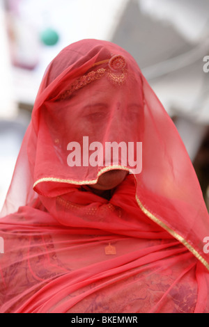 Un visage couvert de femmes Rajasthani à Pushkar, Rajasthan Inde juste. Banque D'Images