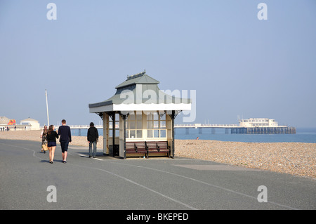 Plage et jetée, Worthing, West Sussex, Angleterre, Royaume-Uni Banque D'Images