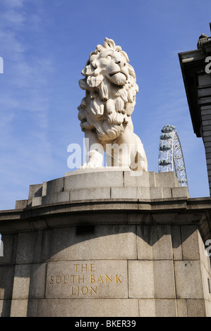 La Banque du Sud Lion Sculpture, London, England, UK Banque D'Images