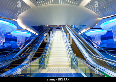 La station de métro de Dubaï, un design intérieur moderne, ouvert en 2010, DUBAÏ, ÉMIRATS ARABES UNIS, Émirats Arabes Unis Banque D'Images