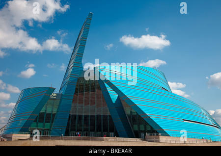 Un nouveau bâtiment moderne de verre dans la capitale du Kazakhstan. Banque D'Images