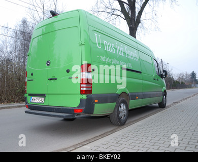 1977 Mercedes-Benz 260 CDI Van - vert - L3H2 - Allemand MCV Van - on street Banque D'Images