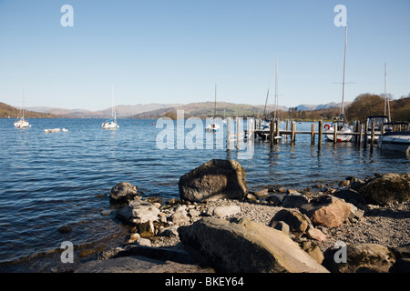 Bowness on Windermere, Cumbria, England, UK. Vue vers le nord le long du lac de Windermere dans le Lake District National Park Banque D'Images