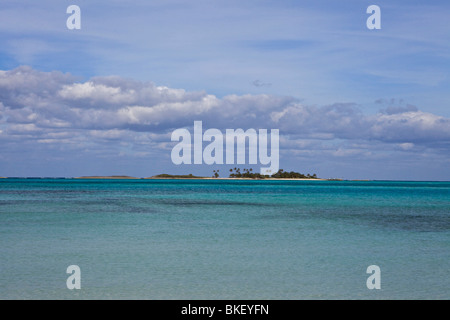 L'île déserte tropicale à Gillam Bay sur Green Turtle Cay. Banque D'Images