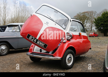 BMW Isetta voiture bulle avec la porte avant ouverte Banque D'Images