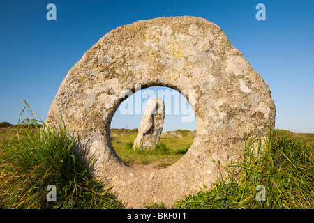 Les hommes célèbres un Tol pierre près de St Just à Cornwall, UK. Banque D'Images