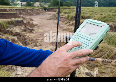 Un GPS différentiel utilisé en temps réel de l'enquête, l'enquête de cinématique de l'étendue de l'inondation, canyon de Durham au Royaume-Uni. Banque D'Images