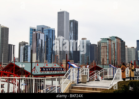 L'horizon de Chicago de Navy Pier Banque D'Images