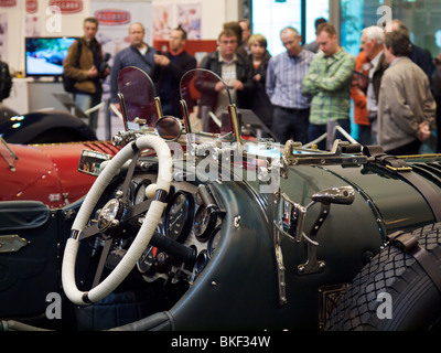 Avant-guerre magnifique Bentley 8 litre tourer avec beaucoup de gens qui nous regardent. Techno Classica Essen, Allemagne Banque D'Images