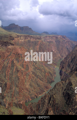 Colorado rivière traverse l'âge précambrien ancien pierres dans la gorge intérieure, dans le Parc National du Grand Canyon, Arizona, USA Banque D'Images