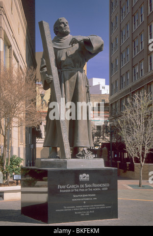 Fray Garcia de San Francisco statue, créé par John Houser, à Pioneer Plaza à El Paso, Texas, USA Banque D'Images