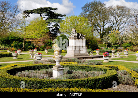 Jardins clos à Sunbury on Thames Banque D'Images