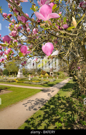 Jardins clos à Sunbury on Thames Banque D'Images